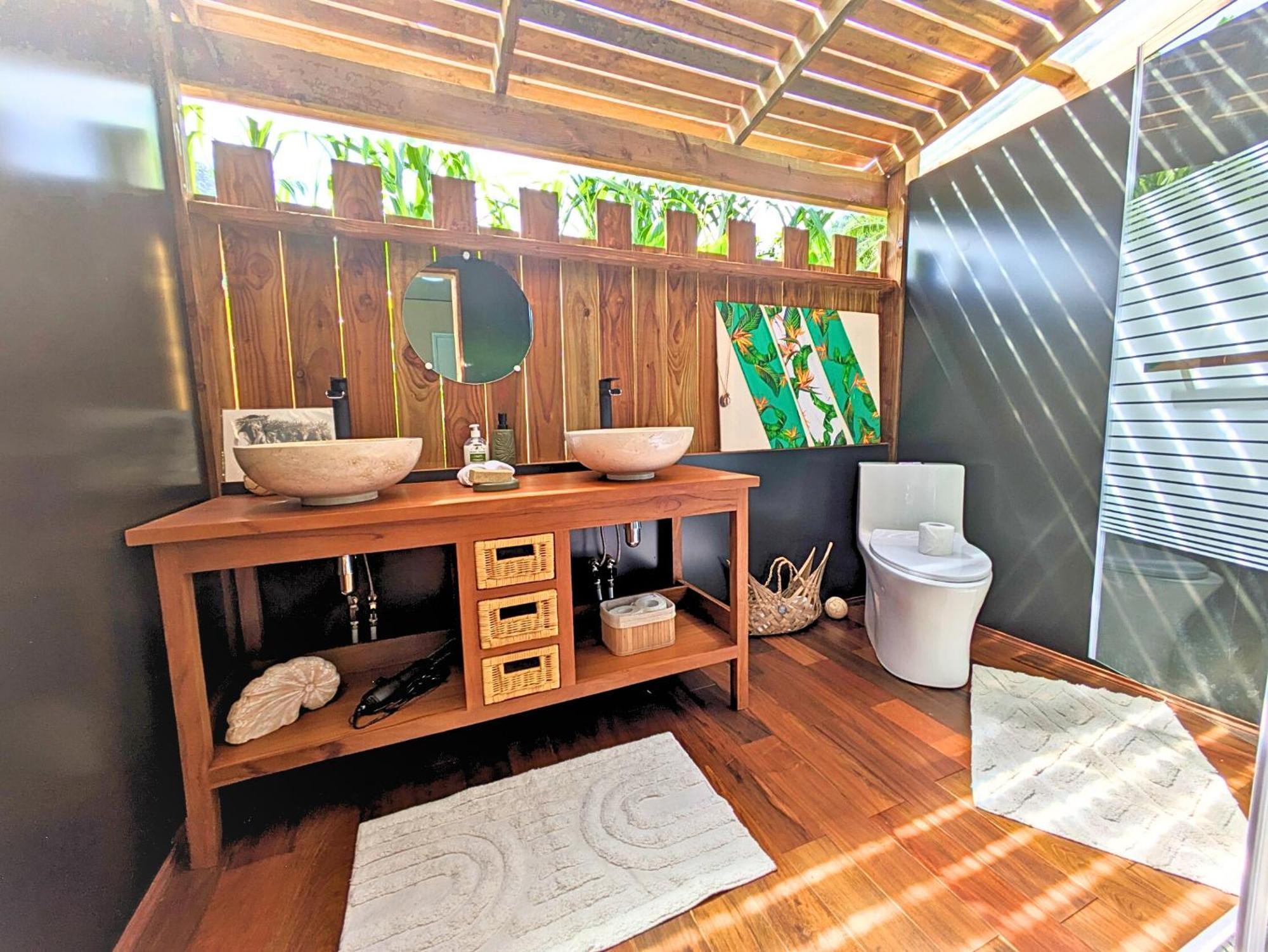 Natura Om Teahupoo Surf Lodge Toanoano Eksteriør billede