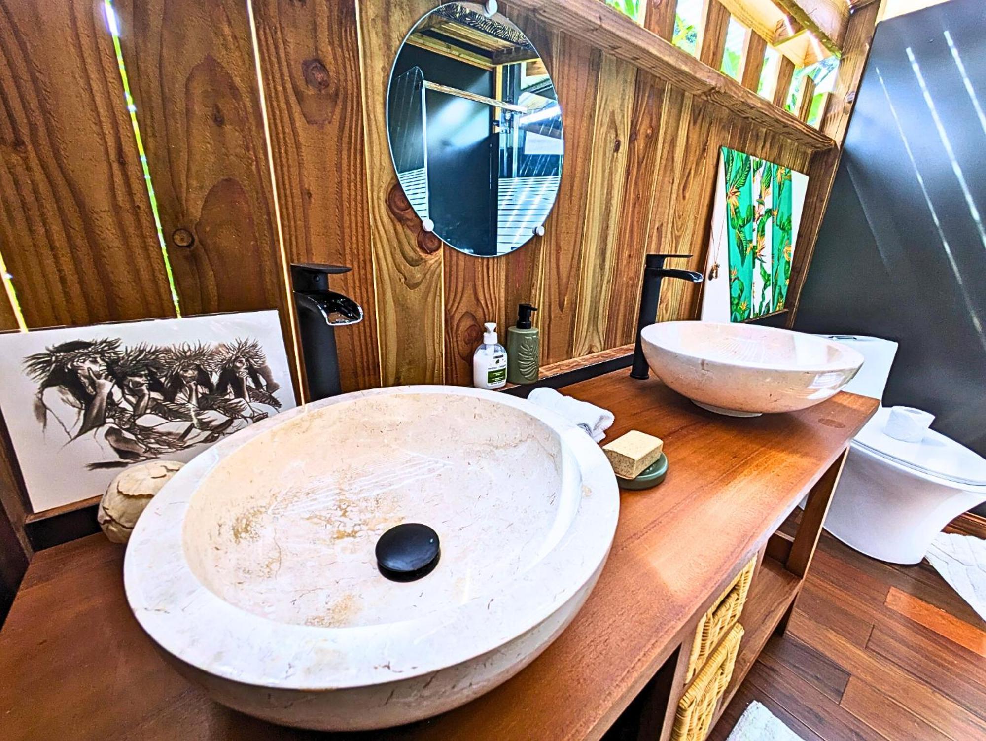 Natura Om Teahupoo Surf Lodge Toanoano Eksteriør billede