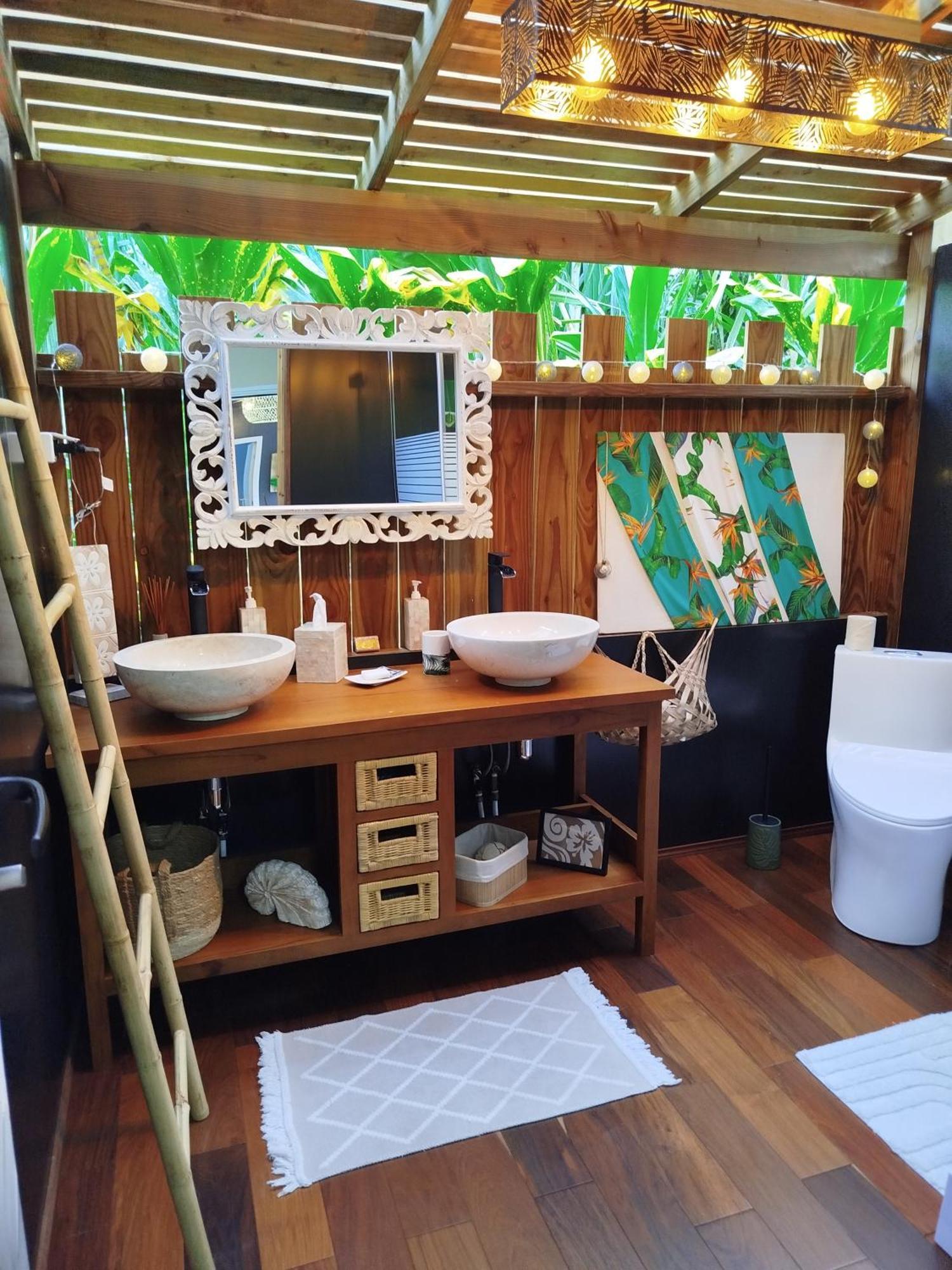 Natura Om Teahupoo Surf Lodge Toanoano Eksteriør billede